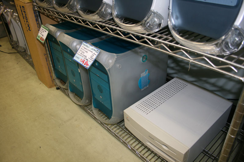 Illustration for article titled Akihabara's U&J Macs is a Museum to, and Graveyard of, Old Macs